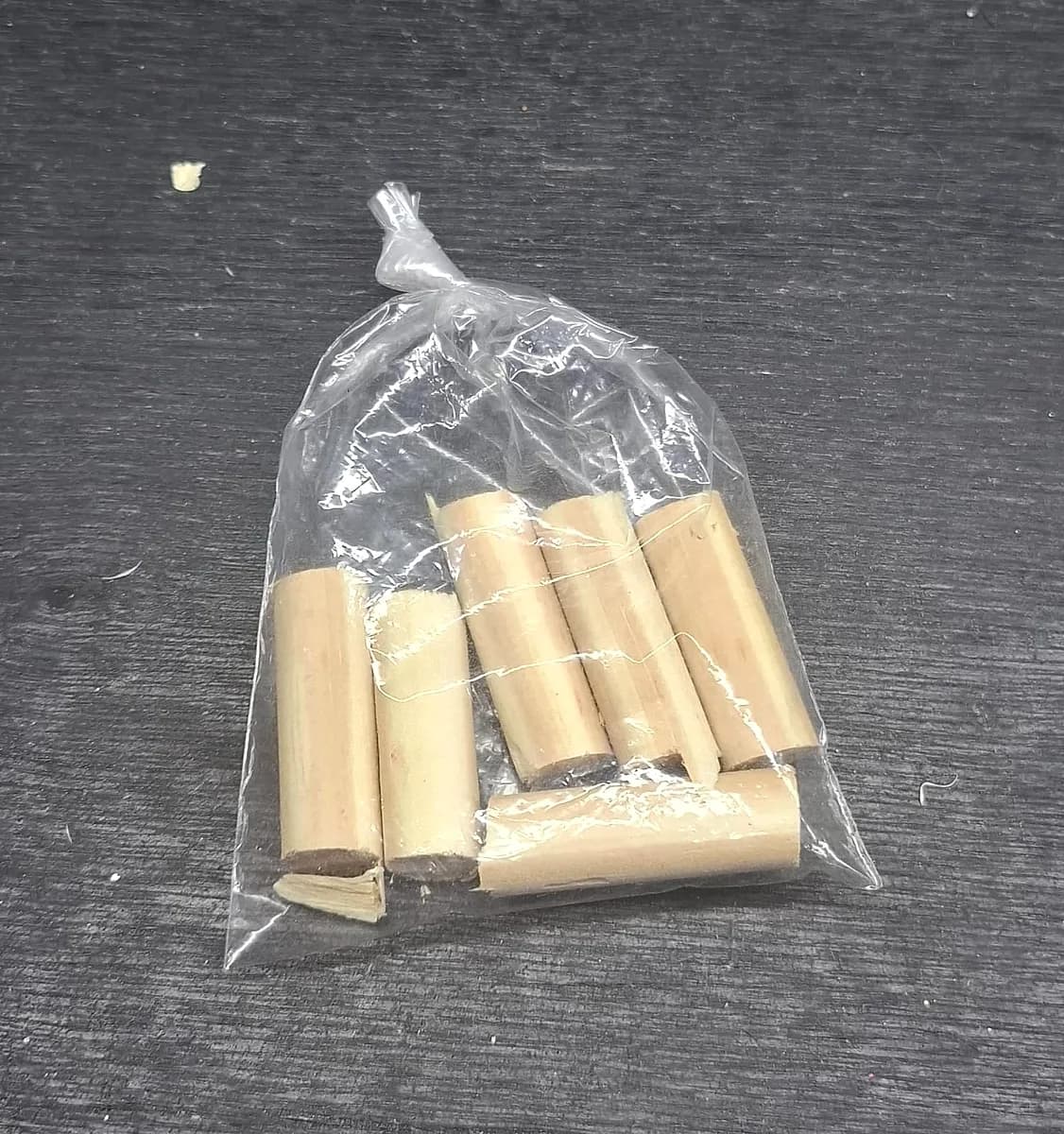 Pacote de palitos de madeira para roedores roerem, na Aquapets Exóticos em João Pessoa